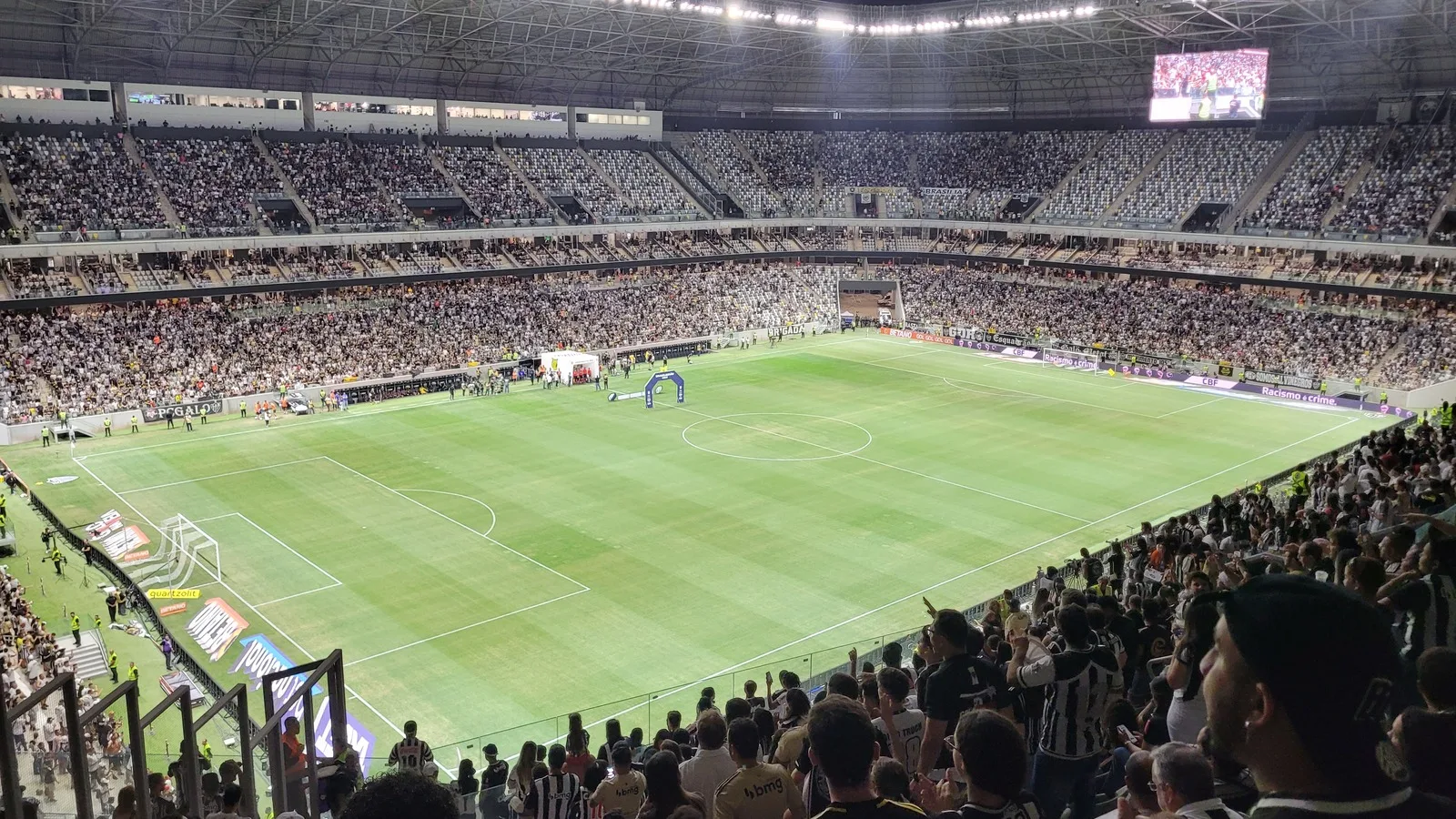Arena MRV lotada, com torcida do Atlético-MG nas arquibancadas durante partida