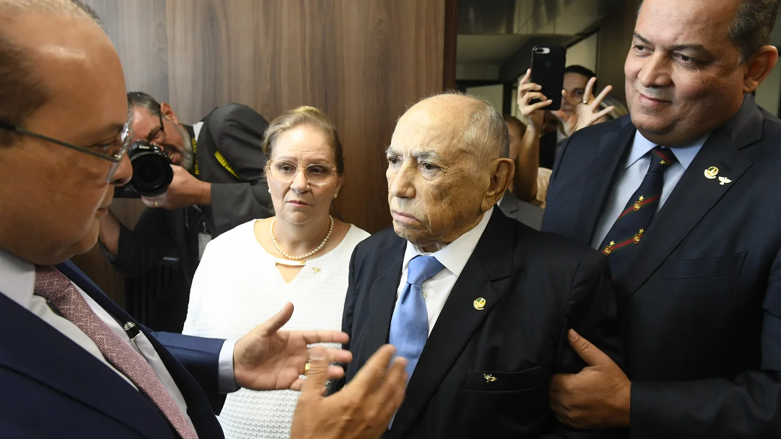 Senadores em sessão no plenário do Senado Federal, em Brasília