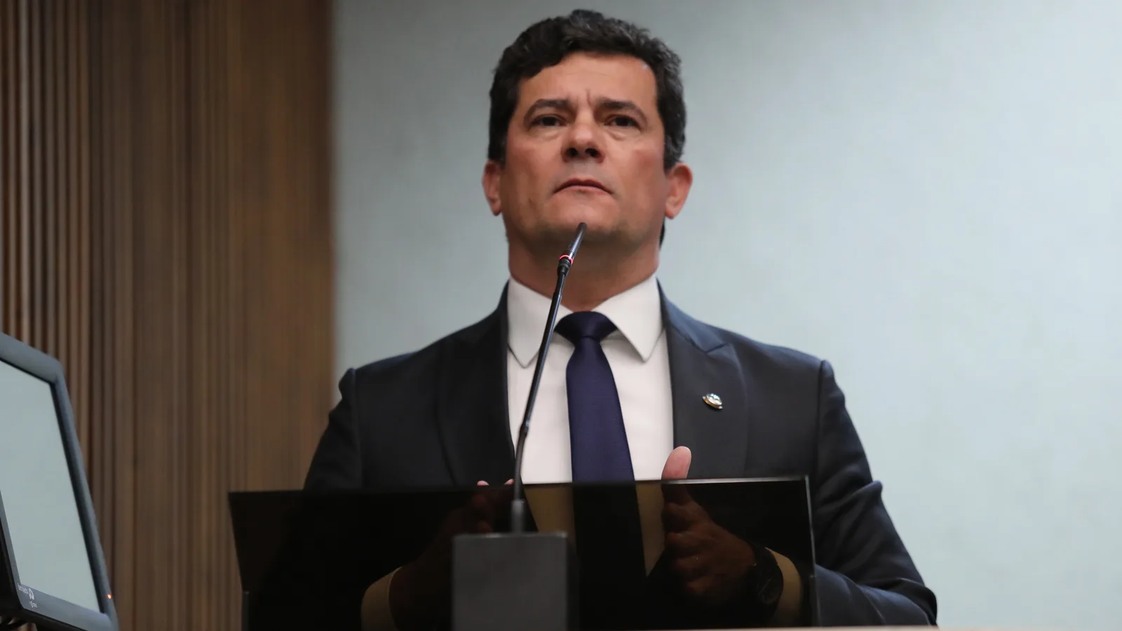 Sergio Moro discursa em tribuna durante sessão na Assembleia Legislativa do Paraná
