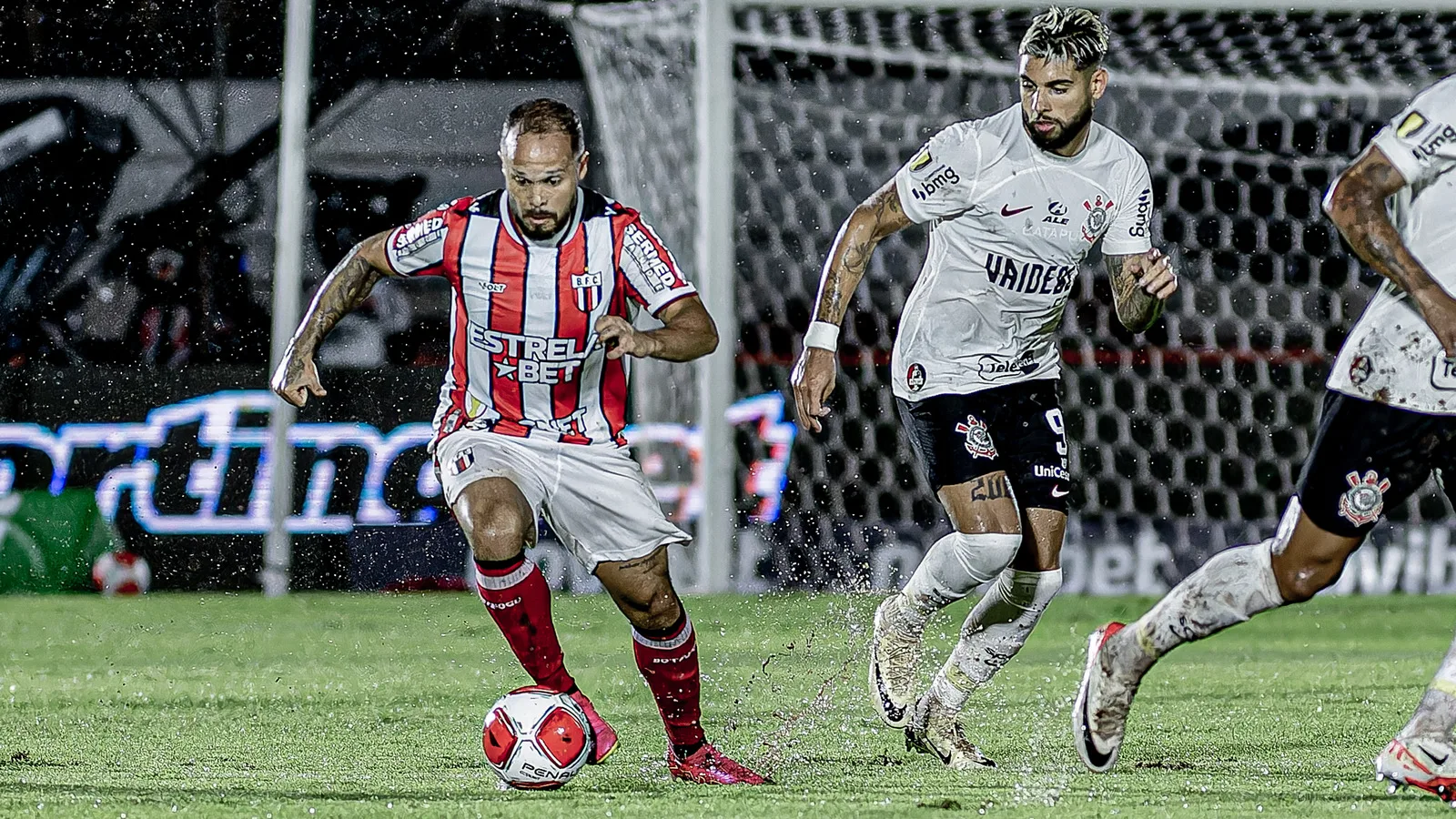Jogador do Corinthians em ação durante partida (foto de arquivo)