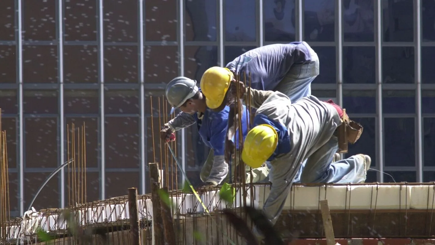 Trabalhadores em canteiro de obras no Brasil