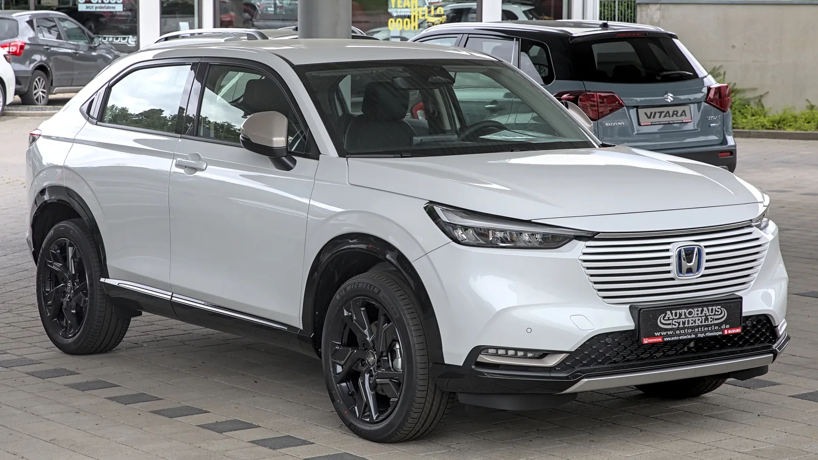 Honda HR-V branco estacionado, modelo mais pesquisado no Brasil