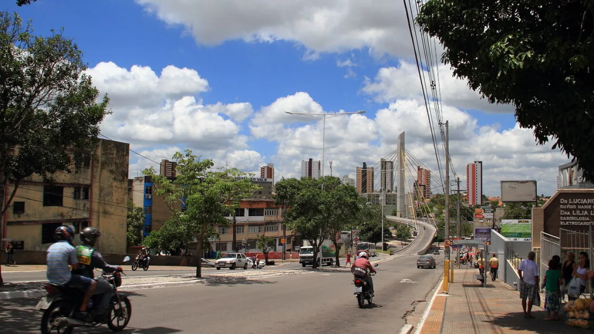 Rua movimentada no centro de Campina Grande, na Paraíba