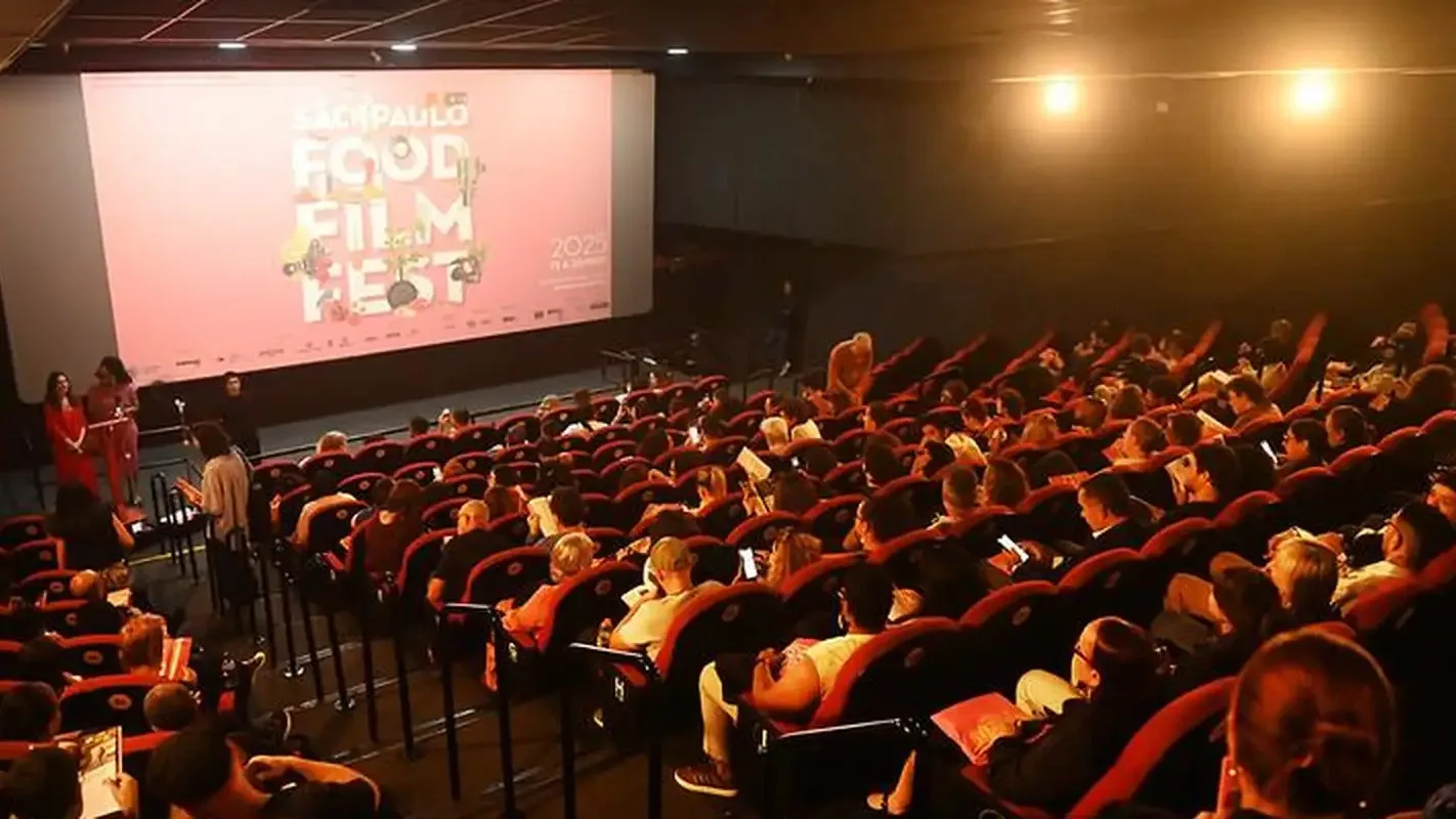 Plateia em festival que une cinema e gastronomia em São Paulo