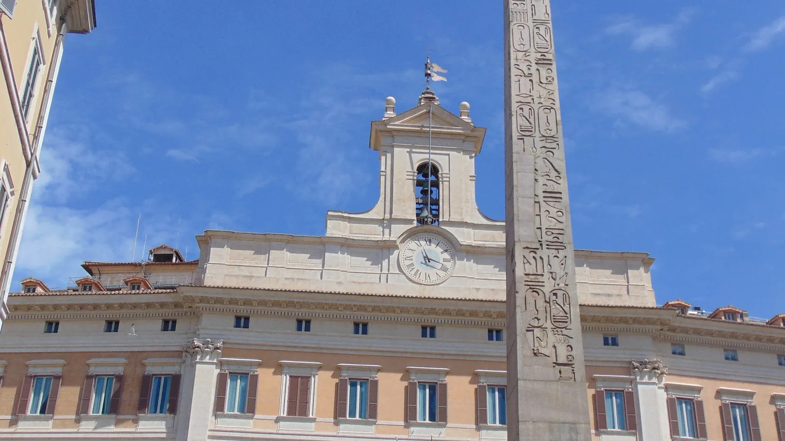 Fachada do Palazzo Montecitorio, sede da Câmara dos Deputados da Itália, em Roma