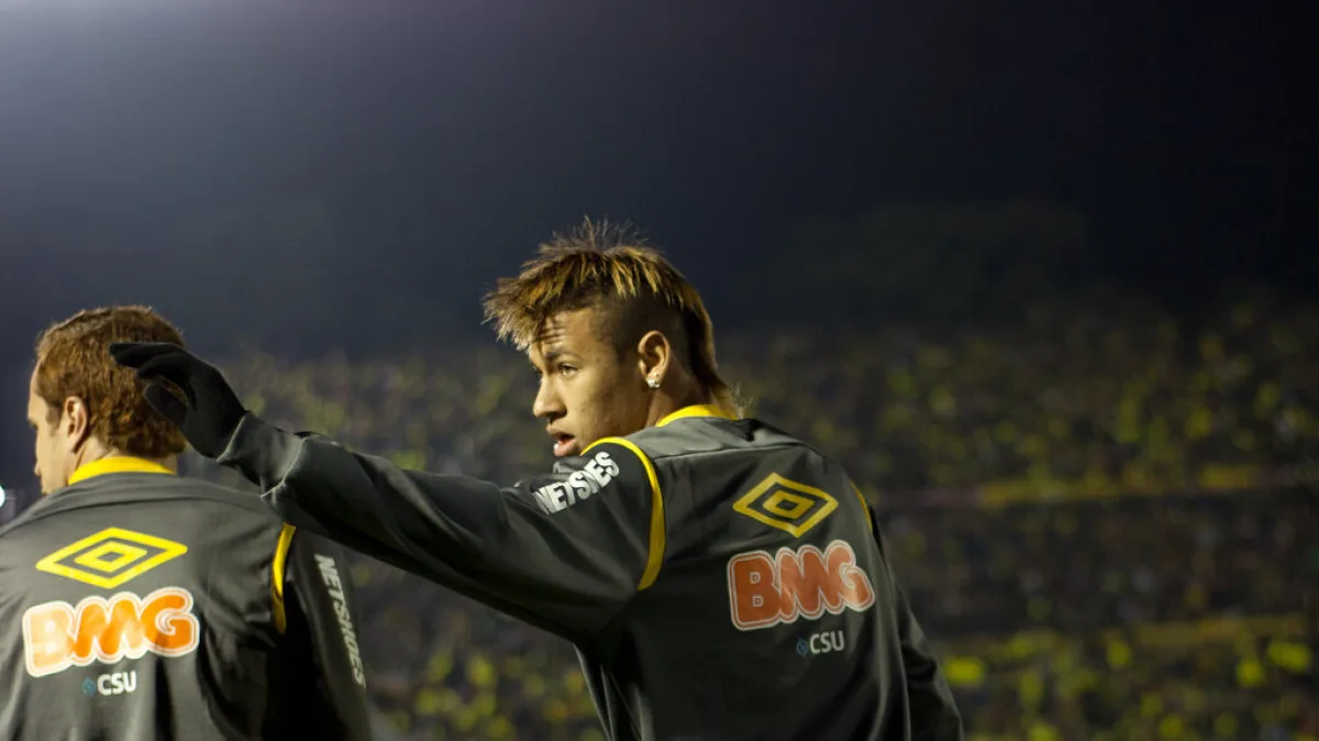 Neymar em treino com o uniforme do Santos