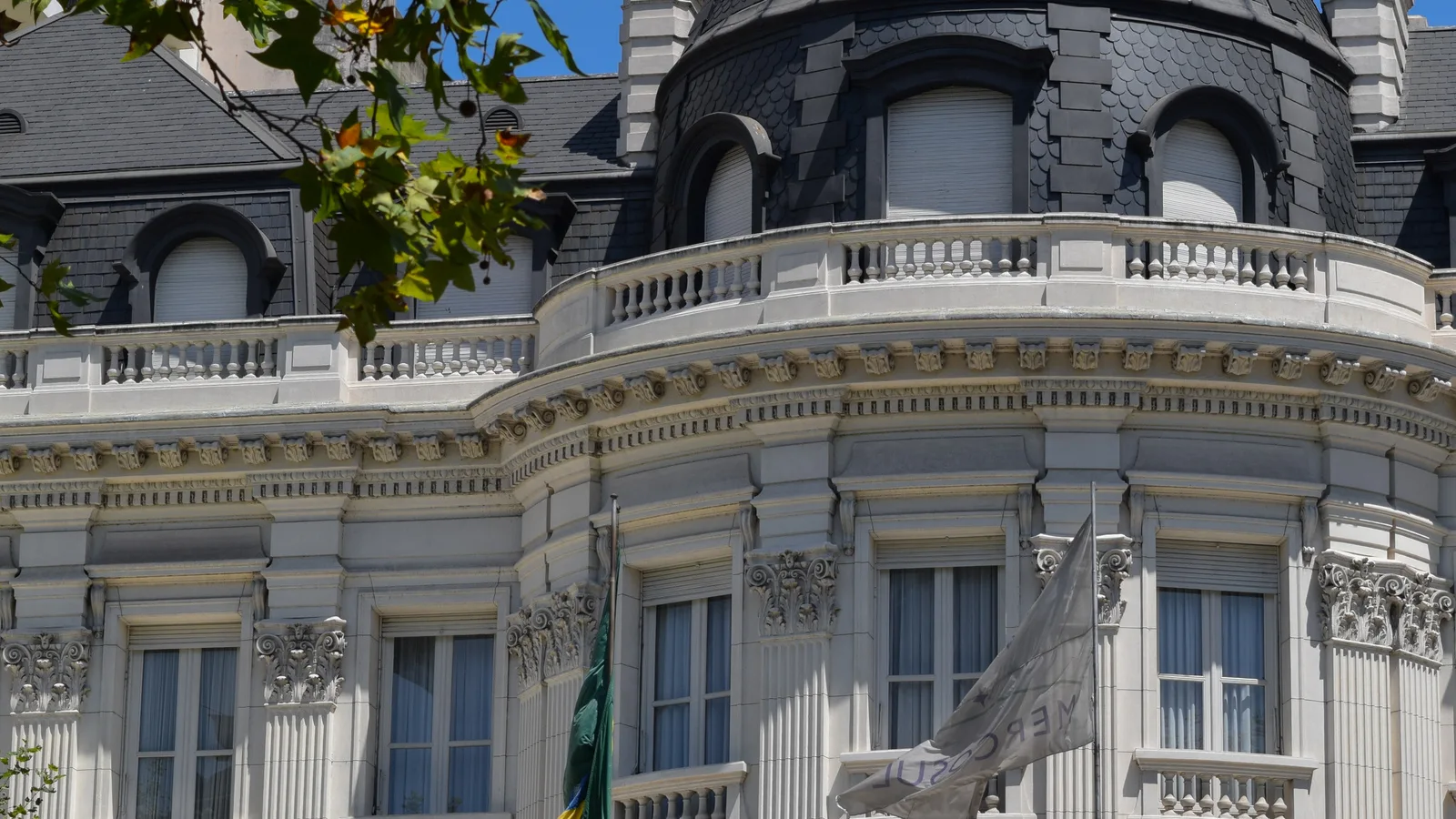 Fachada da Embaixada do Brasil em Buenos Aires, na Argentina