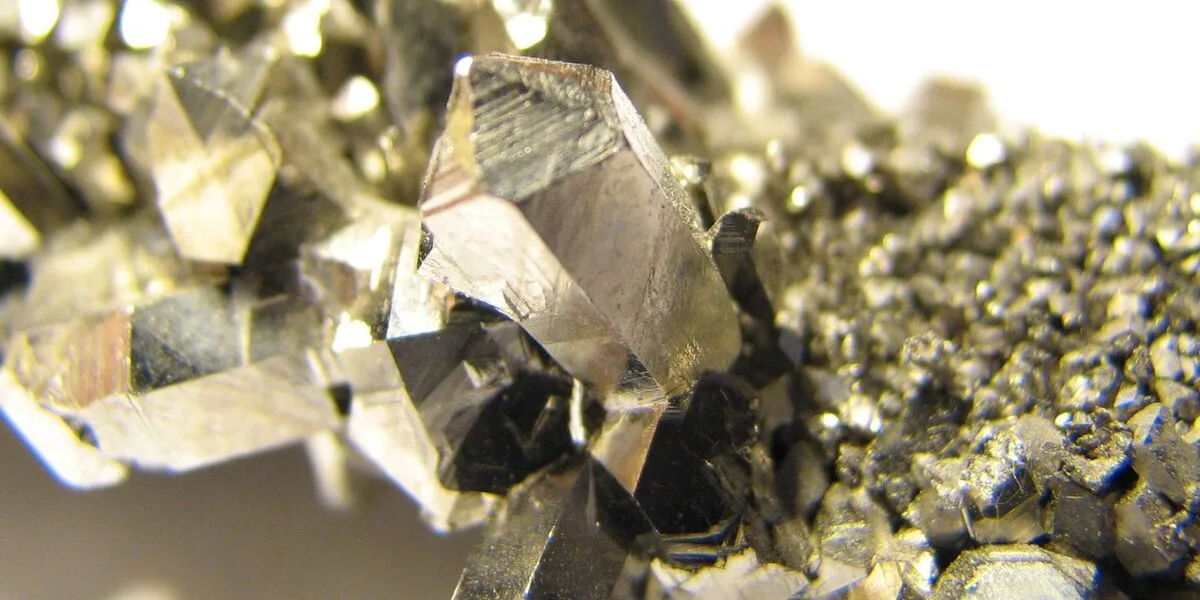 Cristais de lítio produzidos pela Sigma Lithium, mineradora que opera no Vale do Jequitinhonha, em Minas Gerais