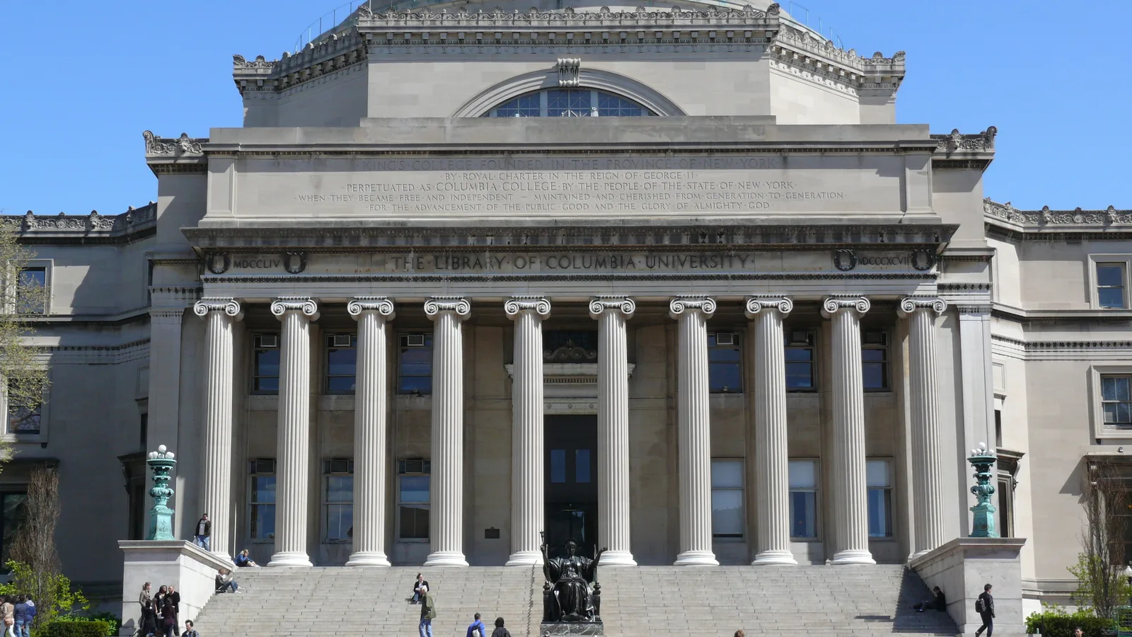 Fachada da biblioteca Low Memorial, no campus da Universidade Columbia, em Nova York