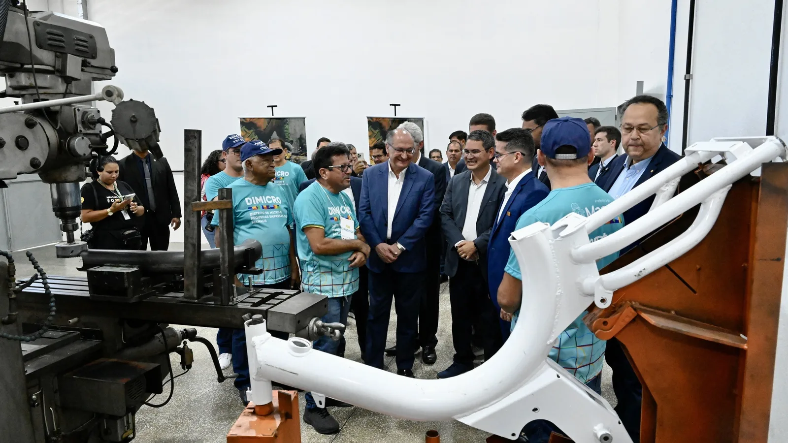 Trabalhador em produção de pequena empresa