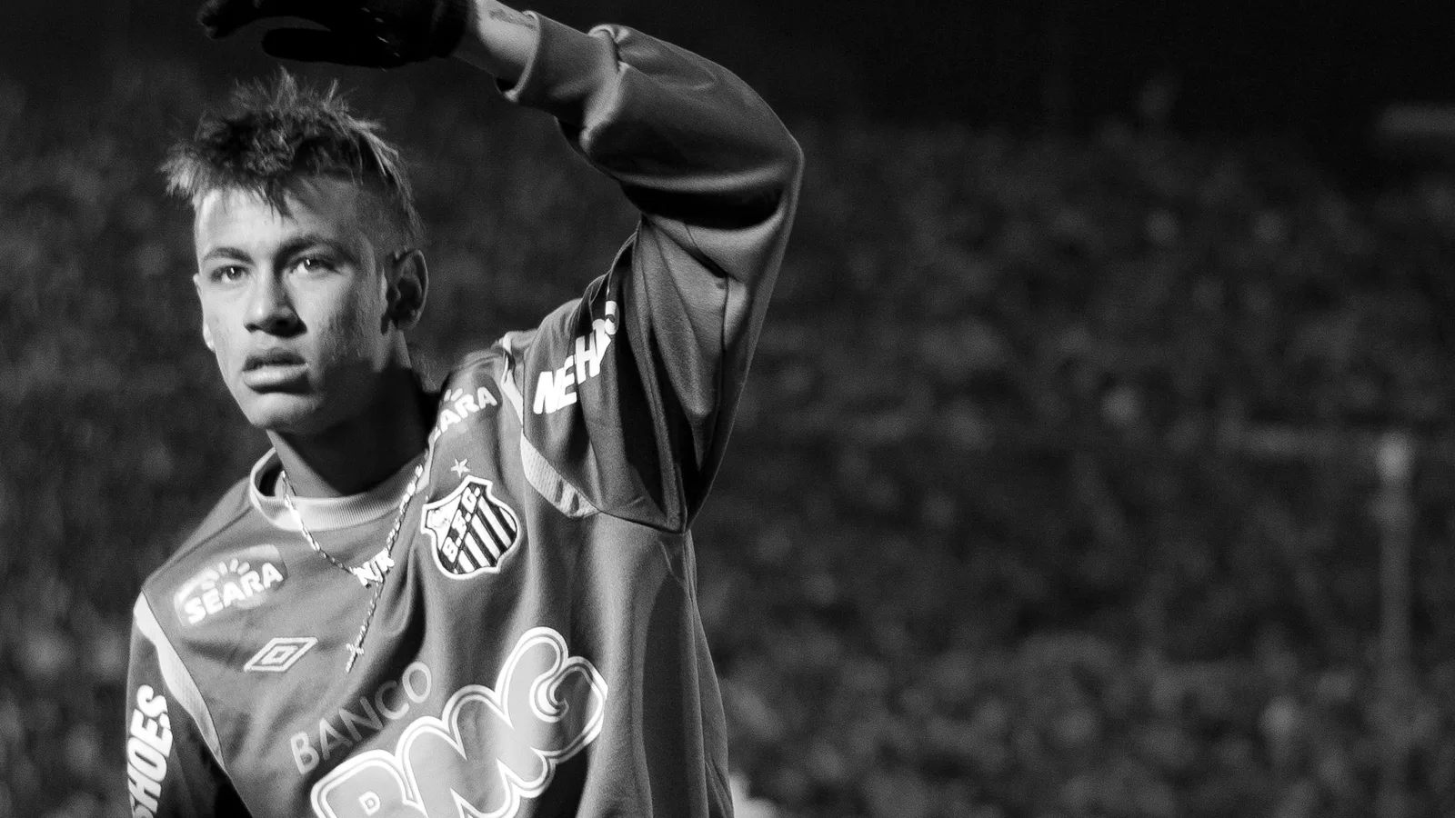 Neymar em campo com a camisa do Santos
